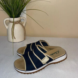 Clarks women’s sandals 8 navy blue tan comfort canvas flat slip on slides casual